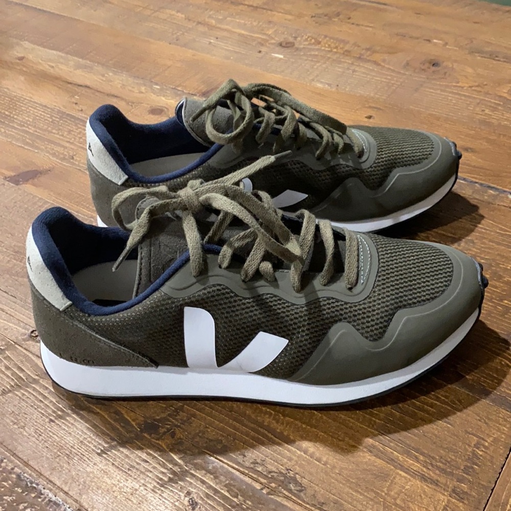 Men’s Veja sneakers in green/blue